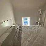 Devane House Портмаги